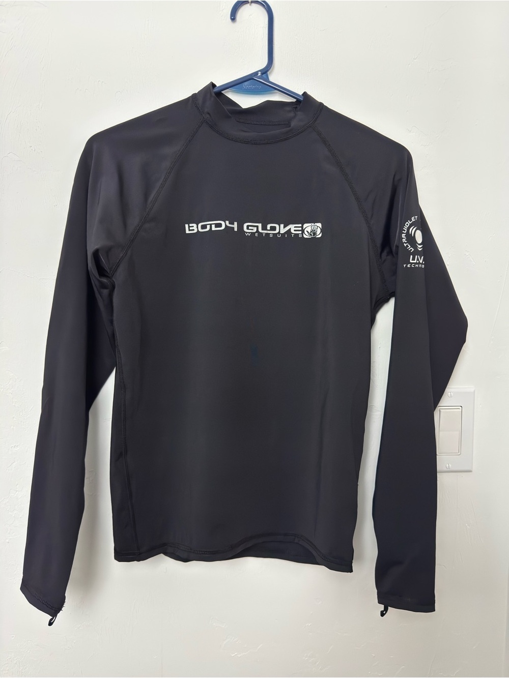 Body Glove Wet Suits black long sleeve rash guard / surf shirt M